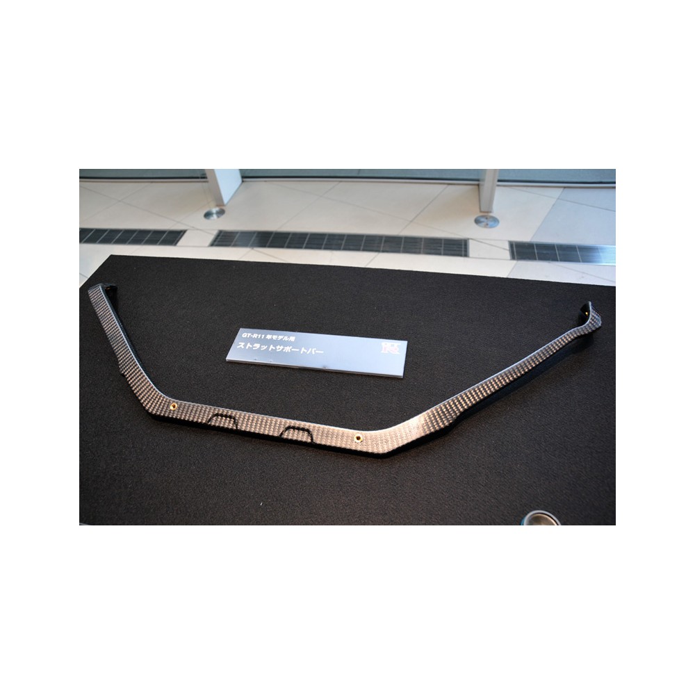 Barre antirapprochement NIssan en carbone GTR  avant