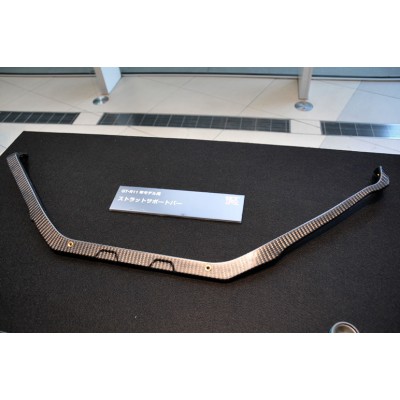 Barre antirapprochement NIssan en carbone GTR  avant